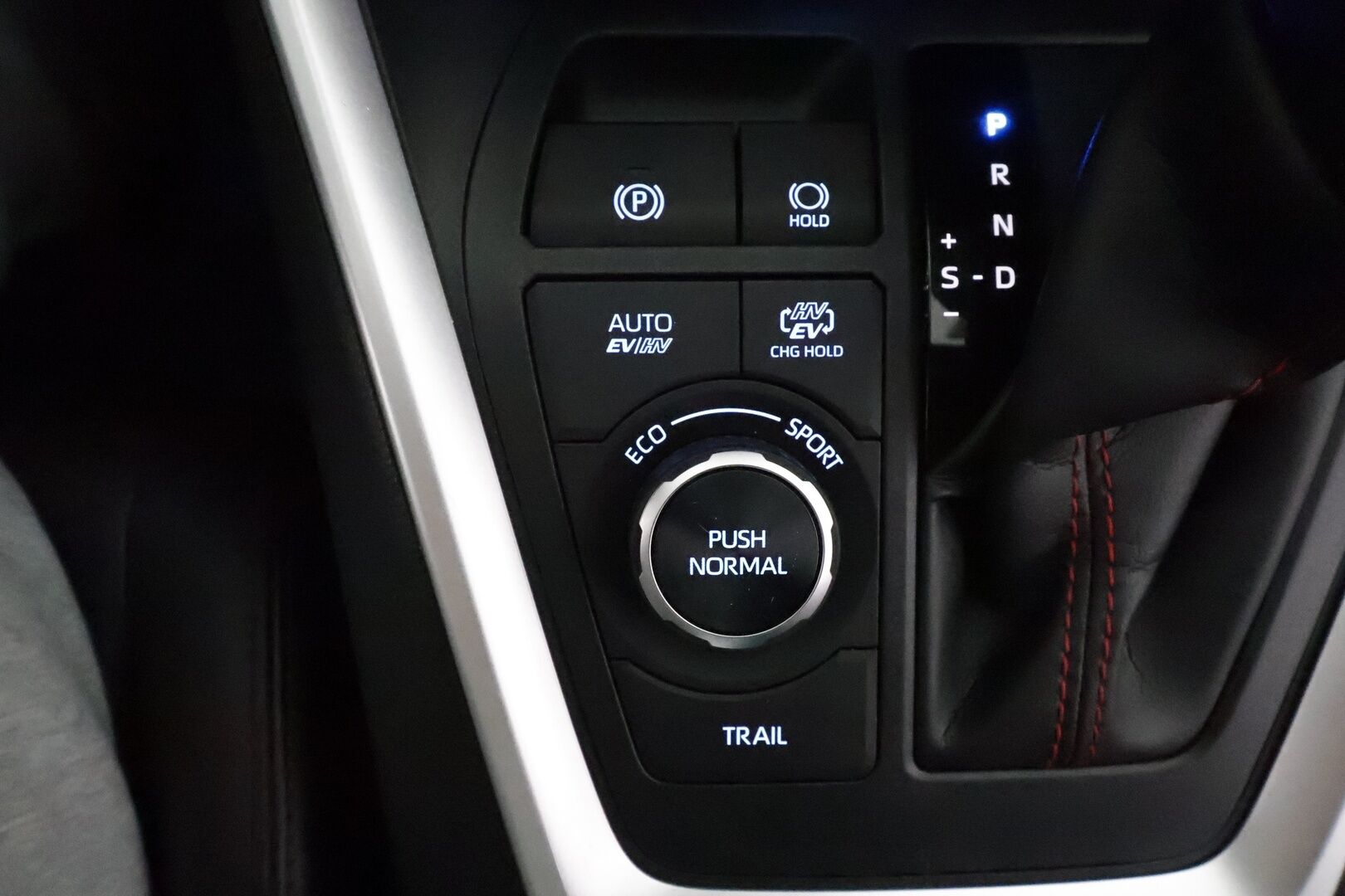 TOYOTA RAV4 PLUG-IN 2021 Hybrid 2,5 AWD-i Style *ACC / Koukku / P.kamera / KeylessGo / LED / Sähköpenkki* - Kahdet renkaat aluvanteilla