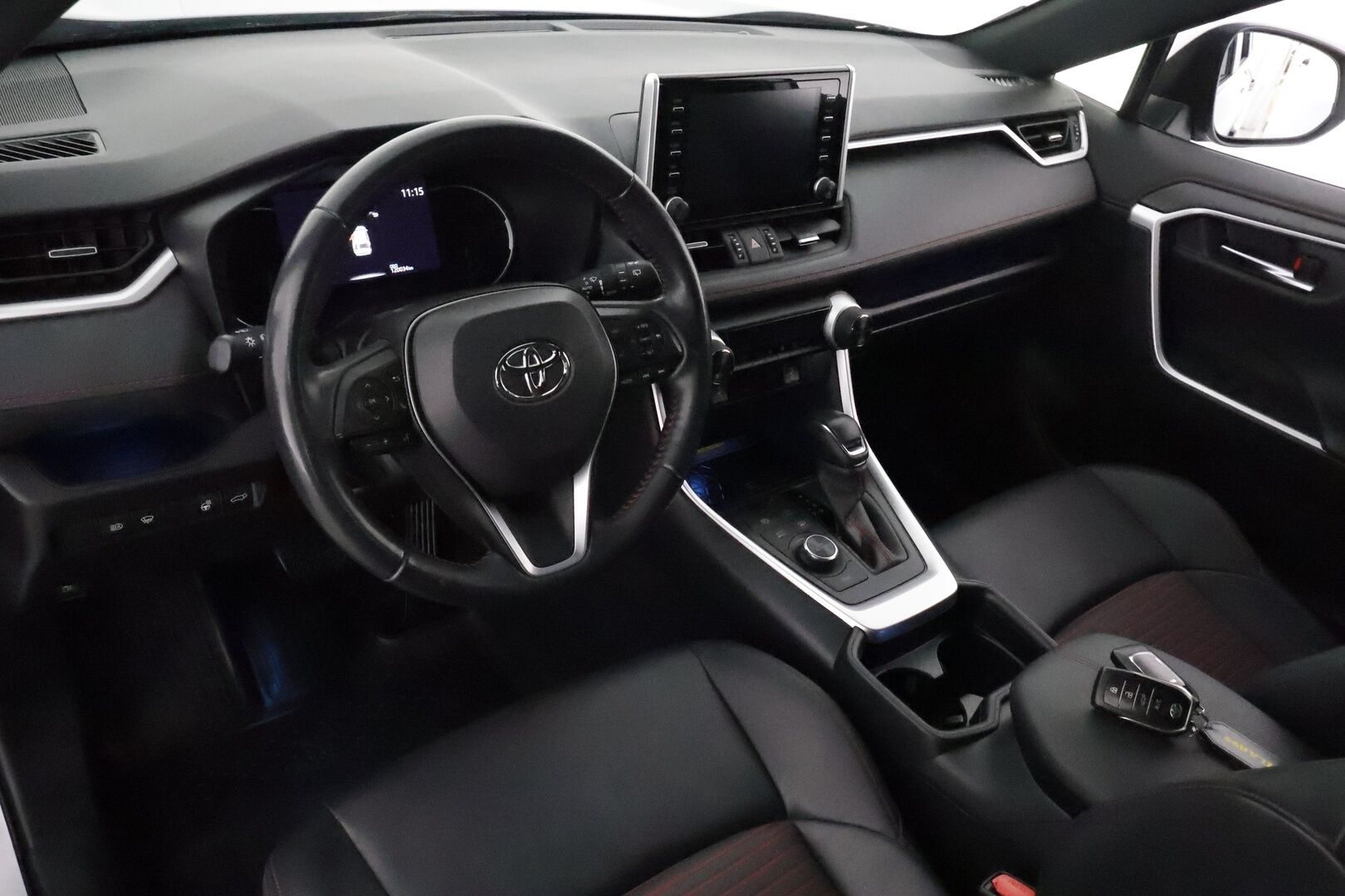 TOYOTA RAV4 PLUG-IN 2021 Hybrid 2,5 AWD-i Style *ACC / Koukku / P.kamera / KeylessGo / LED / Sähköpenkki* - Kahdet renkaat aluvanteilla