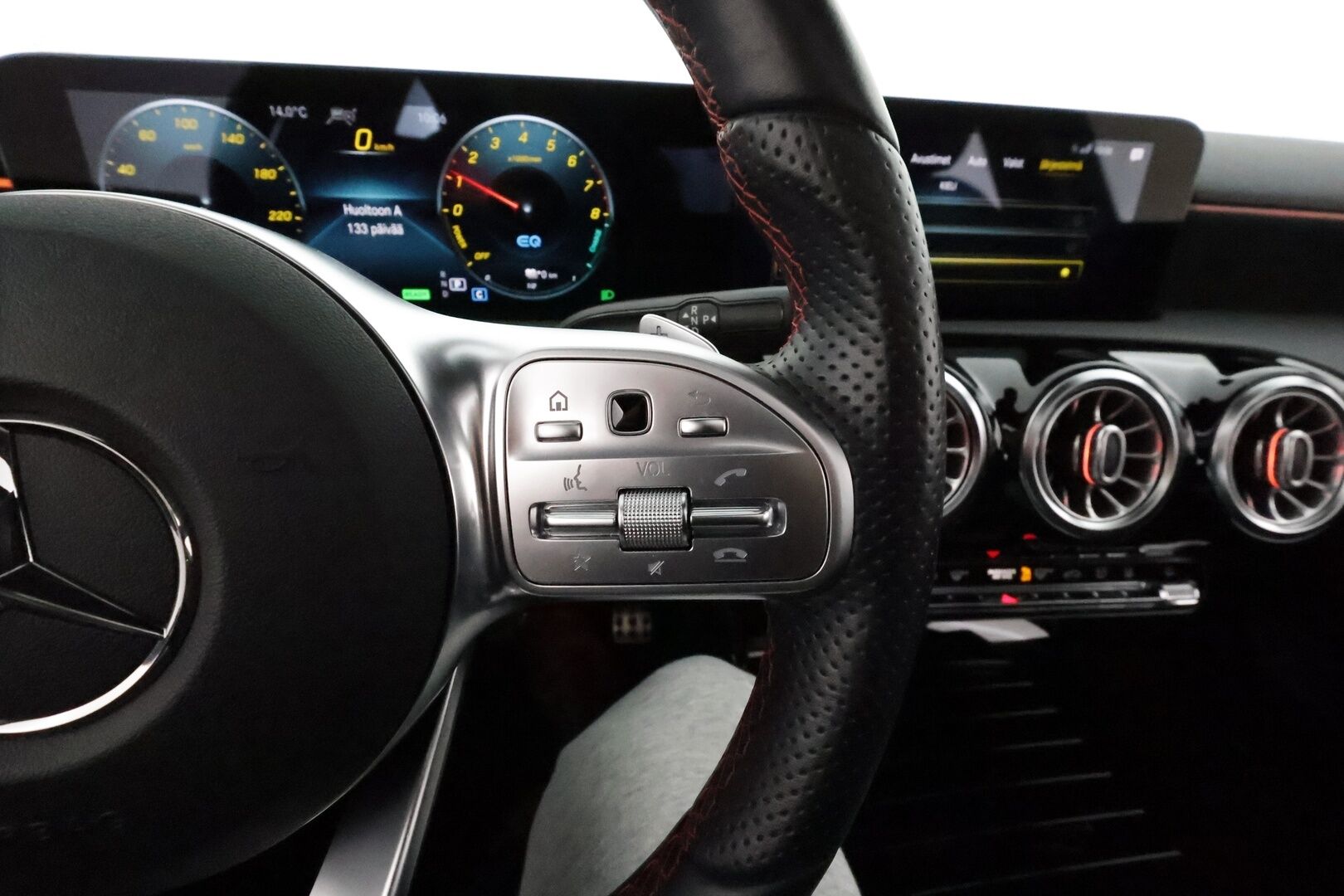 MERCEDES-BENZ A 2021 250e AMG sedan *Distronic+ / Burmester / Panorama / Multibeam / 360° / Muistipenkit / Widescreen / Sporttipenkit* - Akku kuntotarkastettu SoH 97,8% - HULLUT JOULUT KORKOTARJOUS 2,49% 