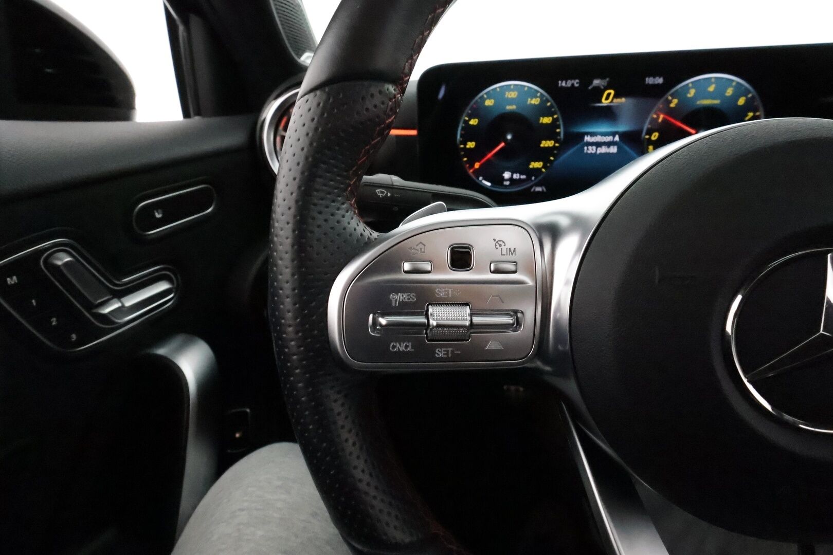 MERCEDES-BENZ A 2021 250e AMG sedan *Distronic+ / Burmester / Panorama / Multibeam / 360° / Muistipenkit / Widescreen / Sporttipenkit* - Akku kuntotarkastettu SoH 97,8%