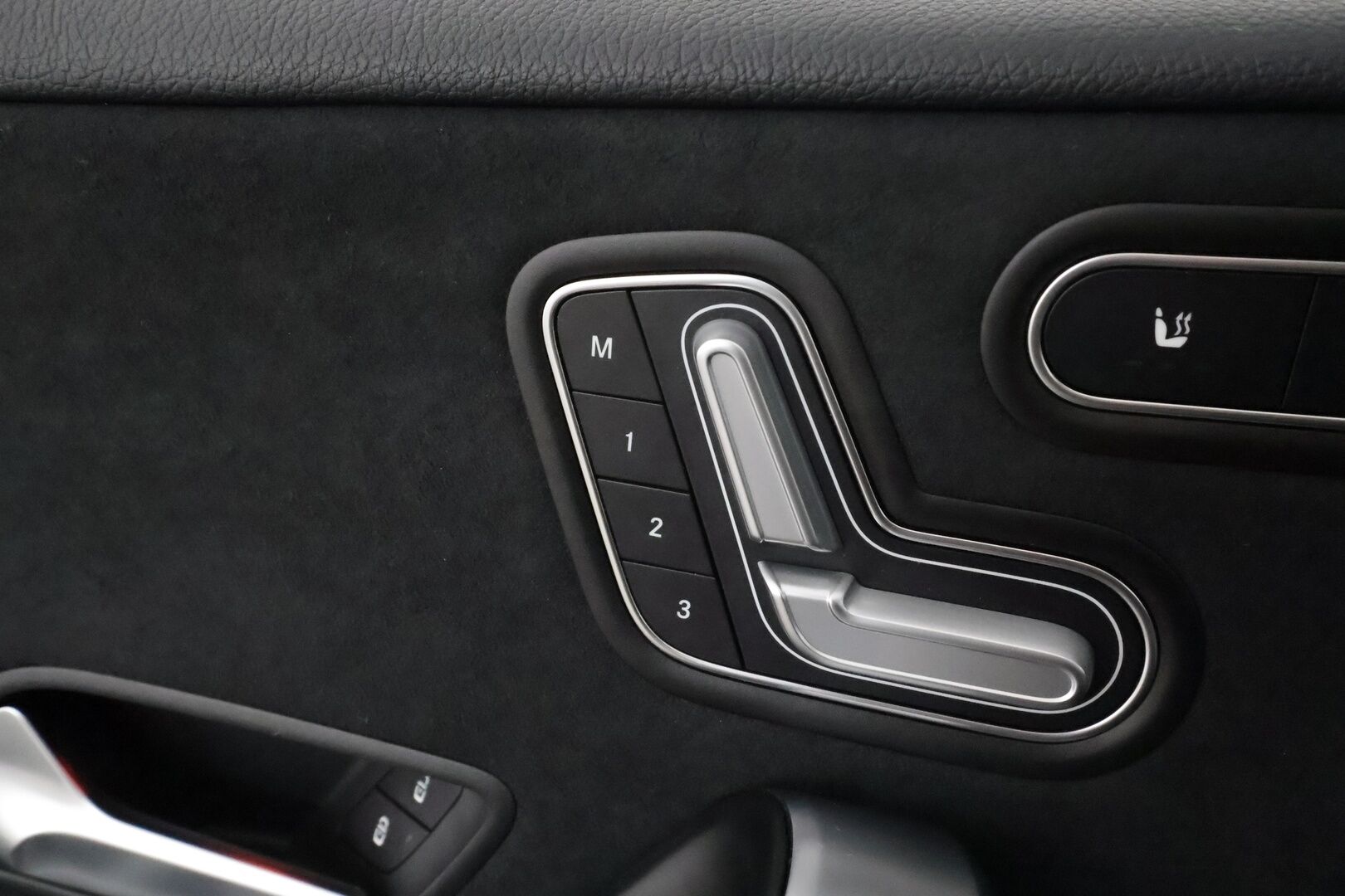 MERCEDES-BENZ A 2021 250e AMG sedan *Distronic+ / Burmester / Panorama / Multibeam / 360° / Muistipenkit / Widescreen / Sporttipenkit* - Akku kuntotarkastettu SoH 97,8%