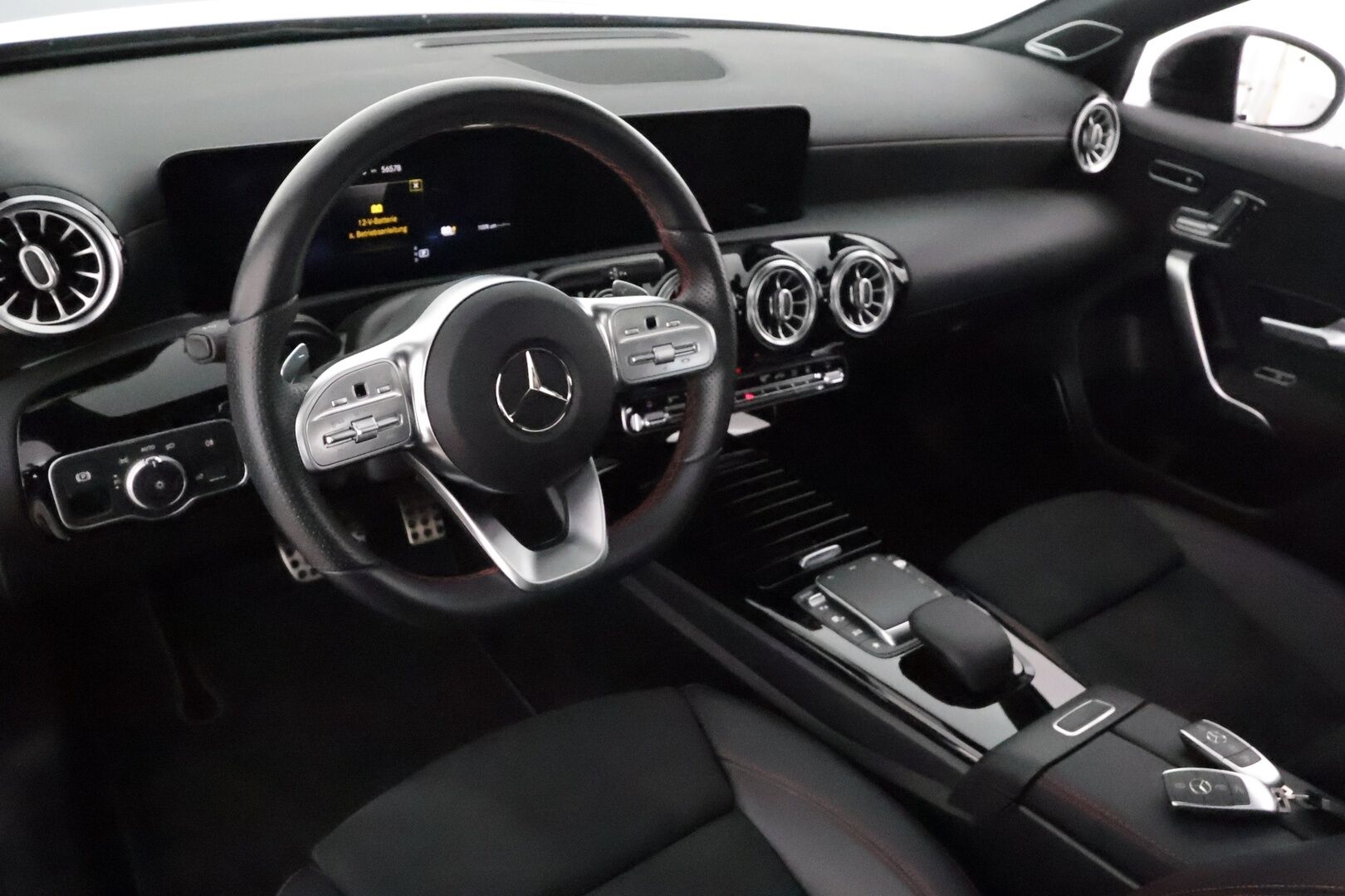 MERCEDES-BENZ A 2021 250e AMG sedan *Distronic+ / Burmester / Panorama / Multibeam / 360° / Muistipenkit / Widescreen / Sporttipenkit* - Akku kuntotarkastettu SoH 97,8% - HULLUT JOULUT KORKOTARJOUS 2,49% 