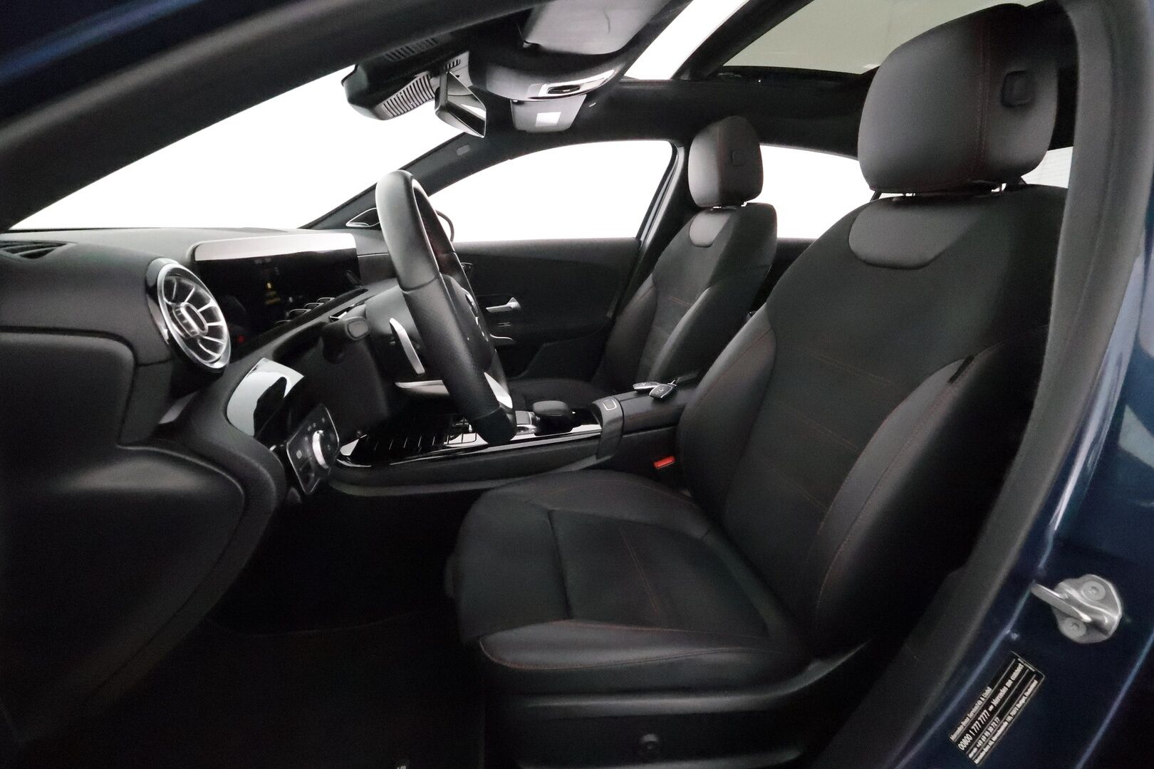 MERCEDES-BENZ A 2021 250e AMG sedan *Distronic+ / Burmester / Panorama / Multibeam / 360° / Muistipenkit / Widescreen / Sporttipenkit* - Akku kuntotarkastettu SoH 97,8% - HULLUT JOULUT KORKOTARJOUS 2,49% 