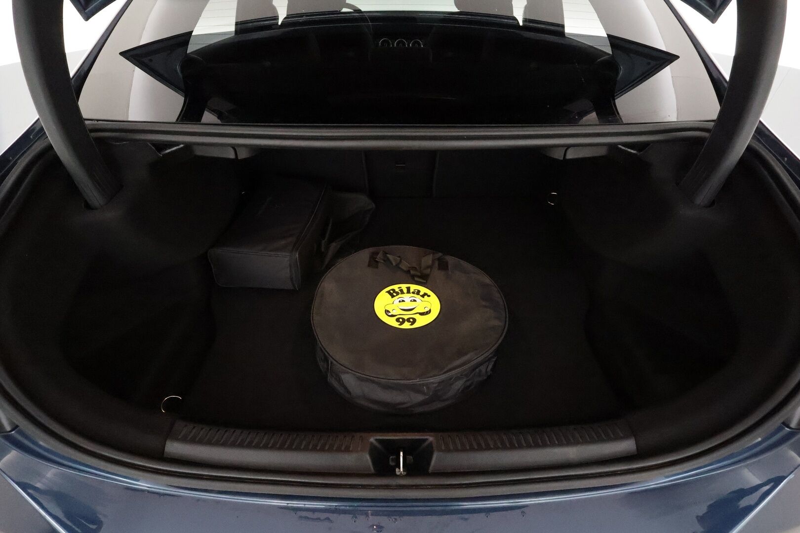 MERCEDES-BENZ A 2021 250e AMG sedan *Distronic+ / Burmester / Panorama / Multibeam / 360° / Muistipenkit / Widescreen / Sporttipenkit* - Akku kuntotarkastettu SoH 97,8%