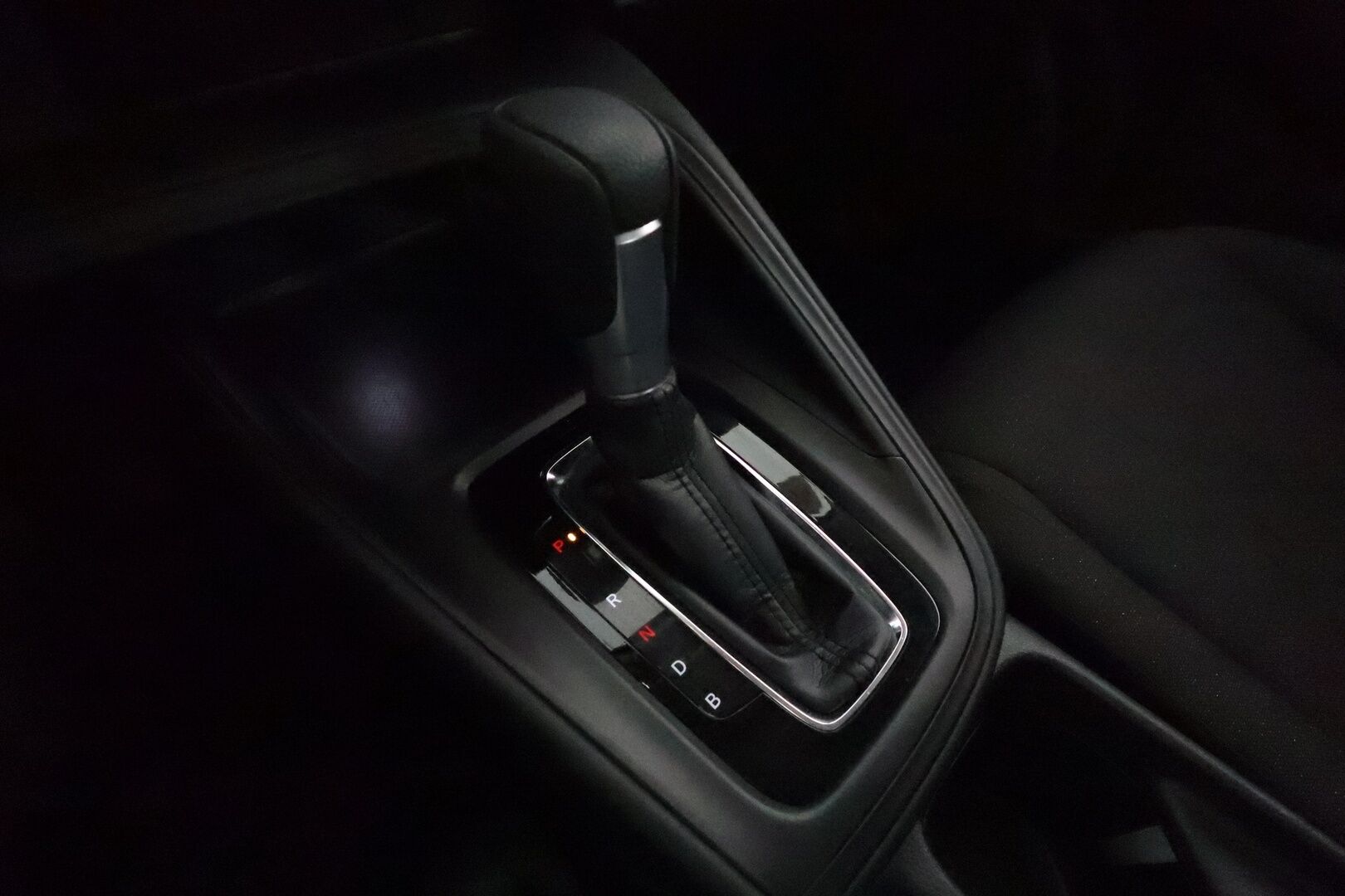 HONDA HR-V 2022 Hybrid Elegance *ACC / P.kamera / KeylessGo / LED / Navi / Digimittaristo / Apple&Android* - *Tuliterät talvirenkaat! / Hyvin huollettu! * - HULLUT VÄLIPÄIVÄT KORKOTARJOUS 2,49%