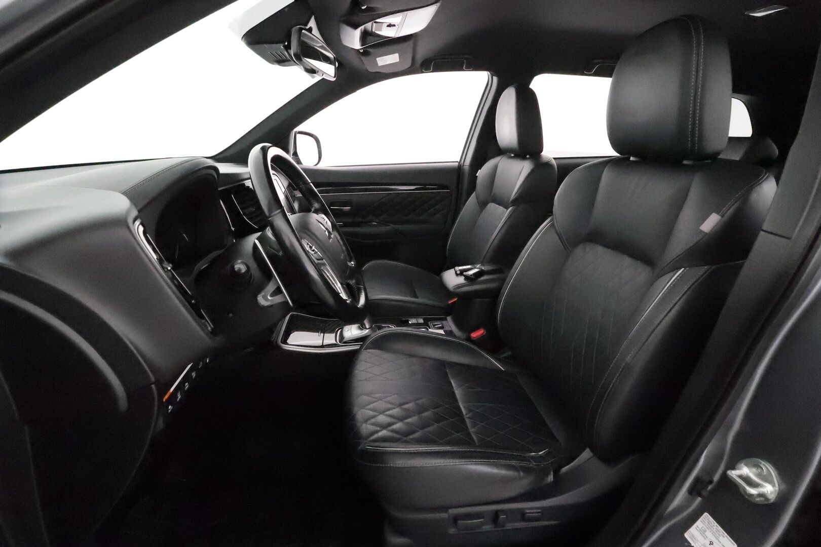 MITSUBISHI OUTLANDER PHEV 2020 Business X 4WD 5P *ACC / P.kamera / Timanttinahat / Koukku / LED / KeylessGo* - Kahdet renkaat aluvanteilla / Merkkihuollettu
