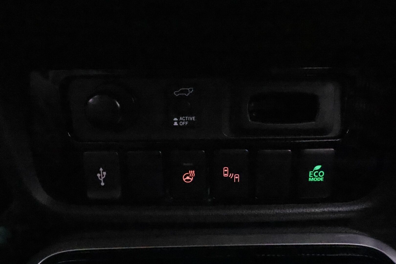 MITSUBISHI OUTLANDER PHEV 2020 Business X 4WD 5P *ACC / P.kamera / Timanttinahat / Koukku / LED / KeylessGo* - Kahdet renkaat aluvanteilla / Merkkihuollettu