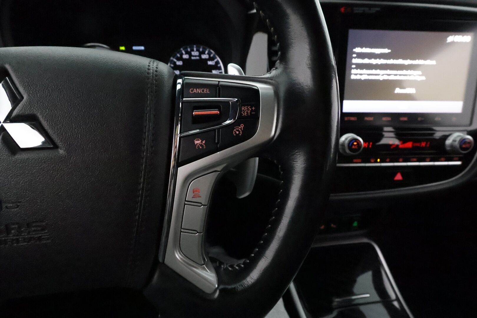 MITSUBISHI OUTLANDER PHEV 2020 Business X 4WD 5P *ACC / P.kamera / Timanttinahat / Koukku / LED / KeylessGo / Power Sound System! - Kahdet renkaat aluvanteilla / Merkkihuollettu