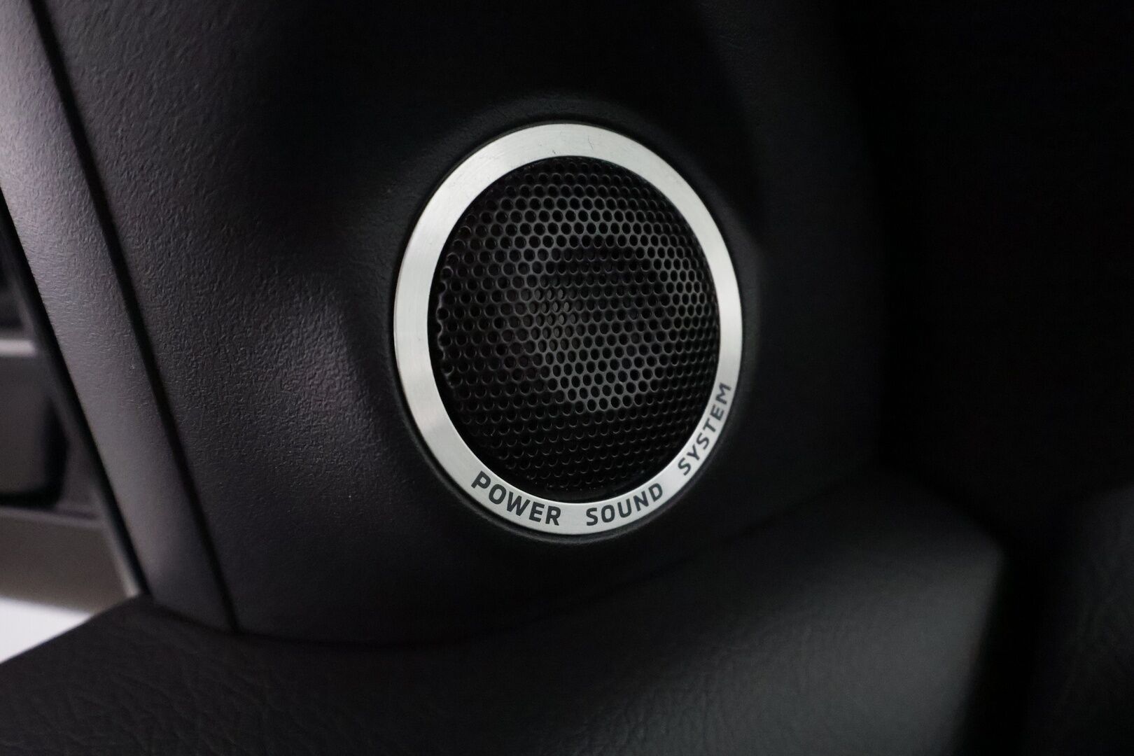 MITSUBISHI OUTLANDER PHEV 2020 Business X 4WD 5P *ACC / P.kamera / Timanttinahat / Koukku / LED / KeylessGo* - Kahdet renkaat aluvanteilla / Merkkihuollettu