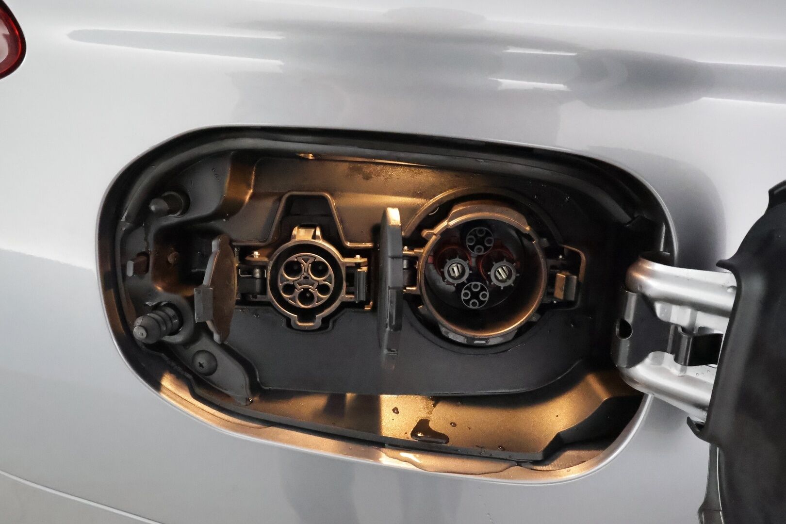 MITSUBISHI OUTLANDER PHEV 2020 Business X 4WD 5P *ACC / P.kamera / Timanttinahat / Koukku / LED / KeylessGo / Power Sound System! - Kahdet renkaat aluvanteilla / Merkkihuollettu