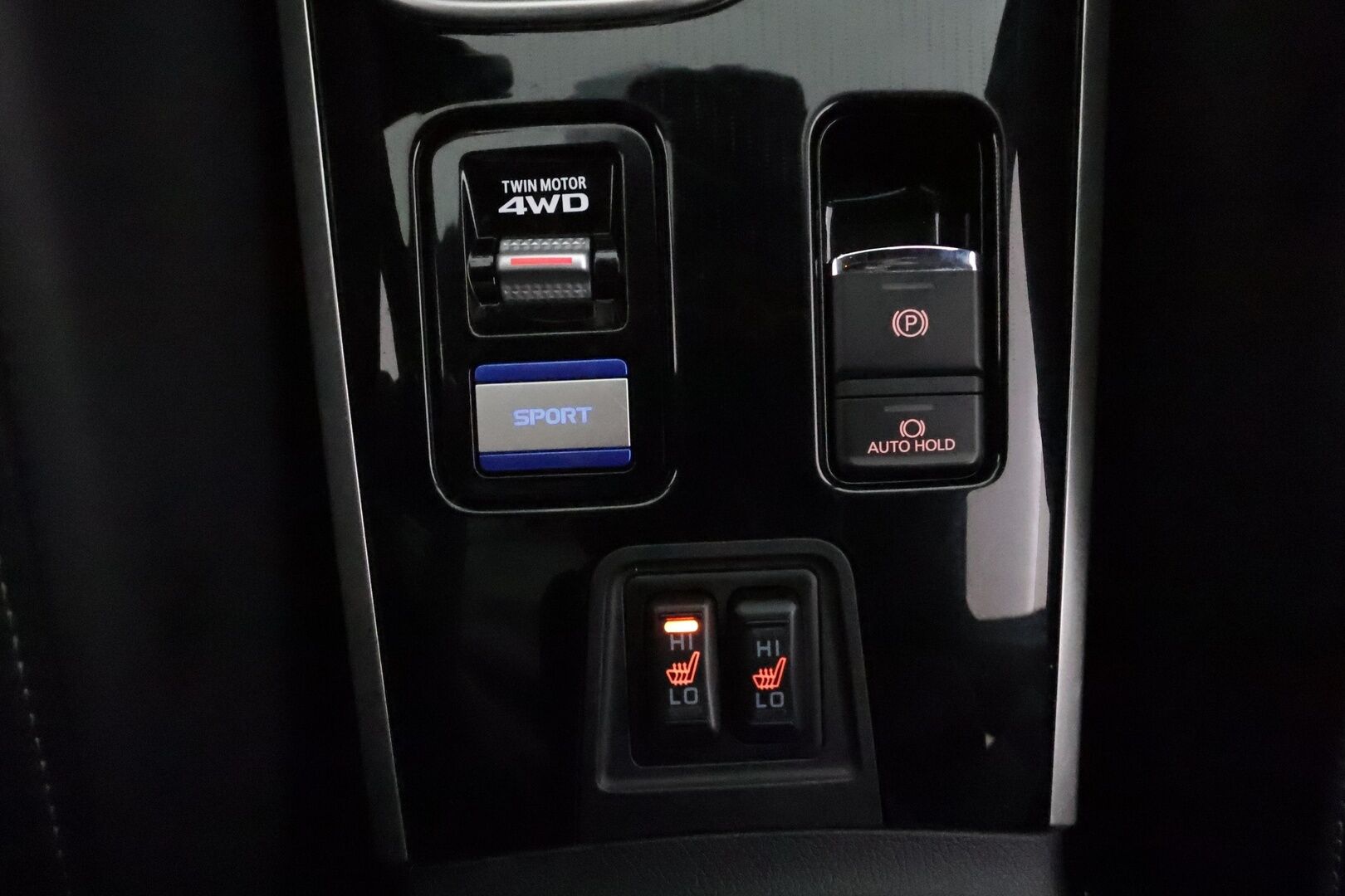 MITSUBISHI OUTLANDER PHEV 2020 Business X 4WD 5P *ACC / P.kamera / Timanttinahat / Koukku / LED / KeylessGo* - Kahdet renkaat aluvanteilla / Merkkihuollettu