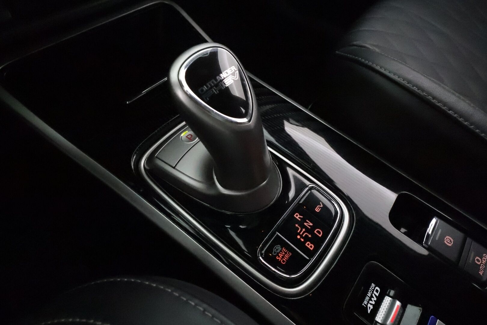 MITSUBISHI OUTLANDER PHEV 2020 Business X 4WD 5P *ACC / P.kamera / Timanttinahat / Koukku / LED / KeylessGo* - Kahdet renkaat aluvanteilla / Merkkihuollettu