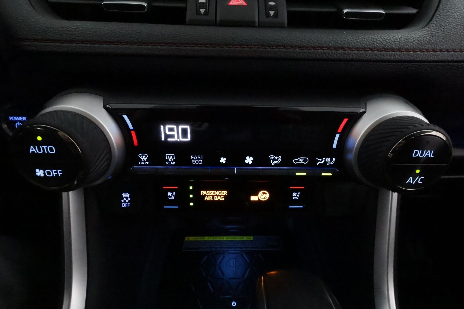 TOYOTA RAV4 PLUG-IN 2020 2,5 Hybrid Premium *ACC / 360° / Muistipenkki / Ilmastoidut nahat / Koukku / LED / KeylessGo / HUD* - Kahdet renkaat aluvanteilla