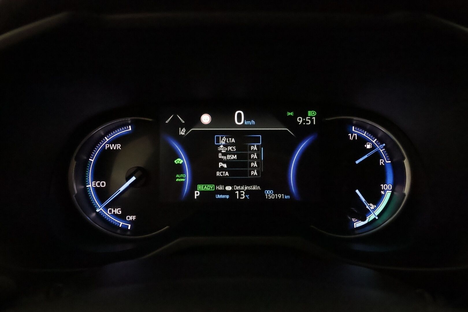TOYOTA RAV4 PLUG-IN 2020 2,5 Hybrid Premium *ACC / 360° / Muistipenkki / Ilmastoidut nahat / Koukku / LED / KeylessGo / HUD* - Kahdet renkaat aluvanteilla