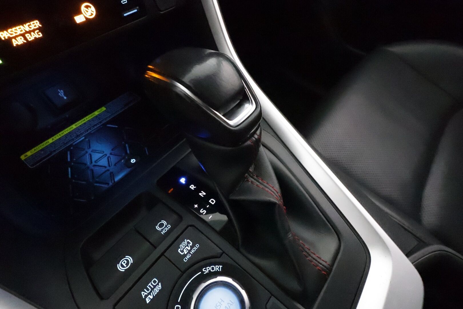 TOYOTA RAV4 PLUG-IN 2020 2,5 Hybrid Premium *ACC / 360° / Muistipenkki / Ilmastoidut nahat / Koukku / LED / KeylessGo / HUD* - Kahdet renkaat aluvanteilla