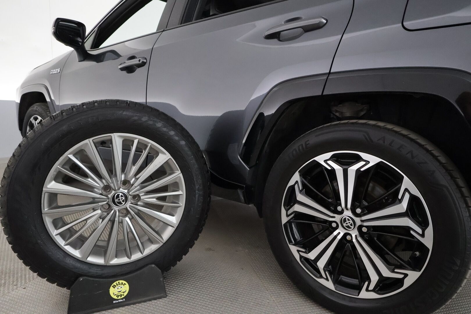 TOYOTA RAV4 PLUG-IN 2020 2,5 Hybrid Premium *ACC / 360° / Muistipenkki / Ilmastoidut nahat / Koukku / LED / KeylessGo / HUD* - Kahdet renkaat aluvanteilla - Osta nyt, maksa vasta ensi vuonna