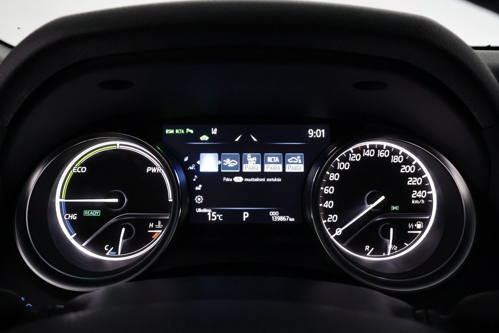 TOYOTA CAMRY 2019 2,5 Hybrid Style *Adapt.vakkari / Nahkasisusta / Kaistavahti / P-Kamera / Navi / Keyless / Sähköpenkit* - Kahdet renkaat aluvanteilla / Näyttävät ja siisti yksilö / 1-omisteinen
