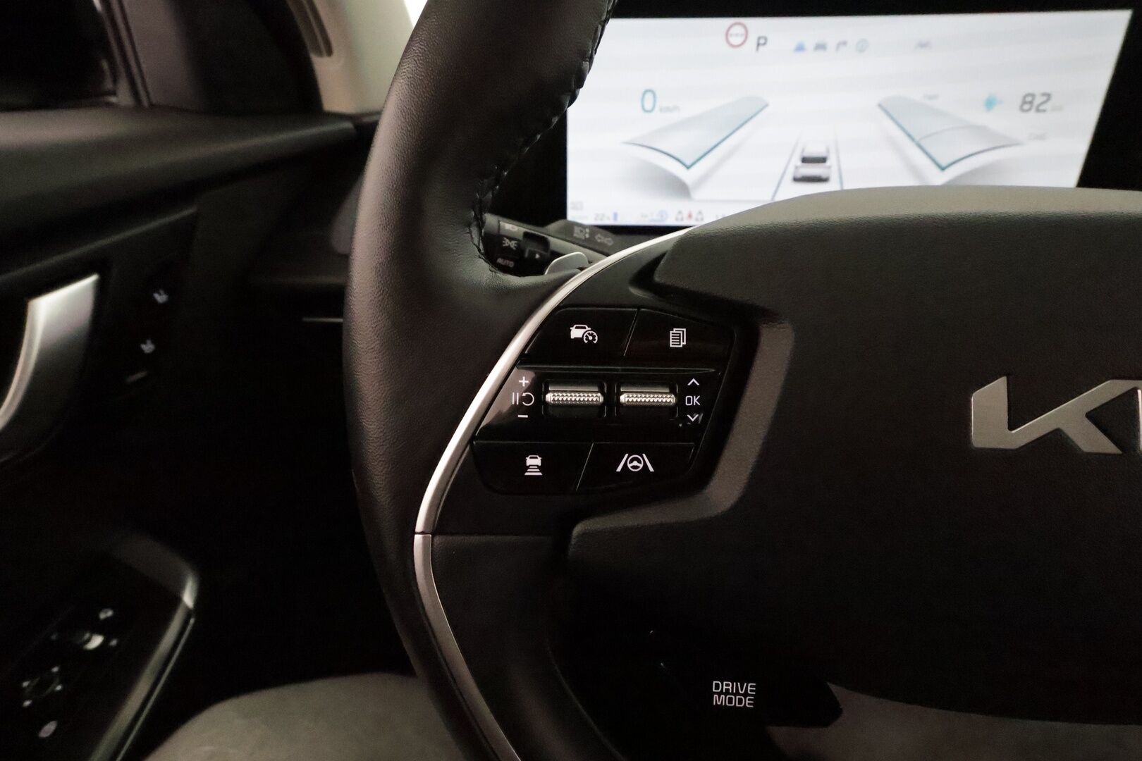 KIA EV6 2023 RWD 77kWh 229hv *ACC / P.kamera / ILP / Koukku / Muistipenkki / Navi / LED* - Akku kuntotarkastettu / Kahdet renkaat aluvanteilla / Merkkihuollettu