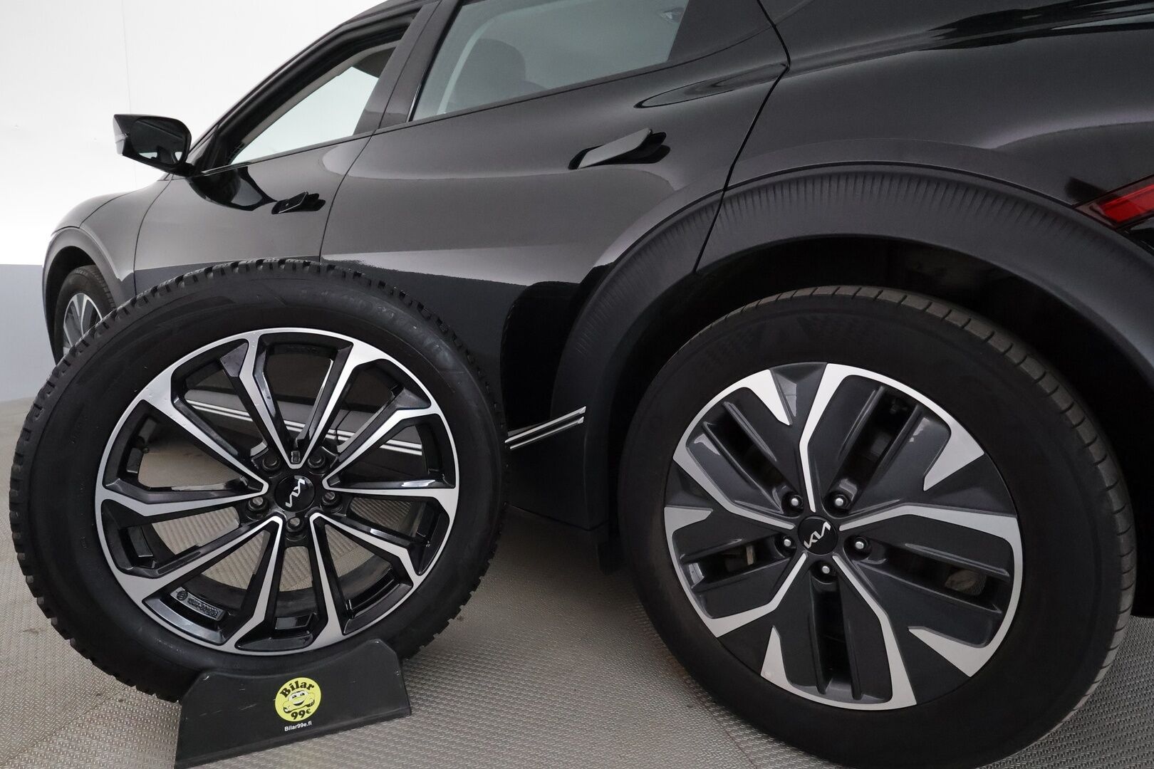 KIA EV6 2023 RWD 77kWh 229hv *ACC / P.kamera / ILP / Koukku / Muistipenkki / Navi / LED* - Akku kuntotarkastettu / Kahdet renkaat aluvanteilla / Merkkihuollettu