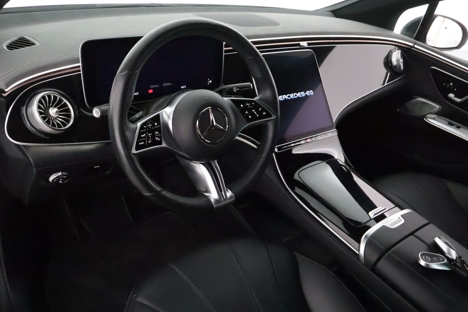 MERCEDES-BENZ EQE 2023 300 89kWh Avantgarde *Burmester / Distronic / Digital Lights / 360° / Muistinahat / Navi / Kaistavahti / Keyless* - Kahdet Renkaat