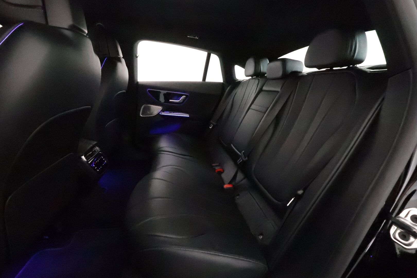 MERCEDES-BENZ EQE 2023 300 89kWh Avantgarde *Burmester / Distronic / Digital Lights / 360° / Muistinahat / Navi / Kaistavahti / Keyless* - Kahdet Renkaat