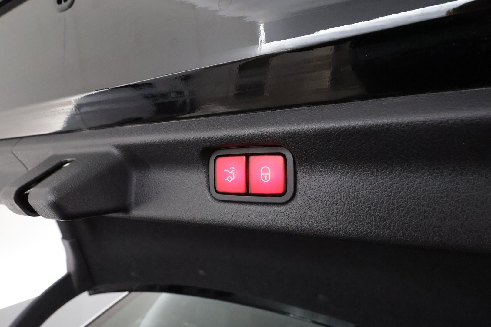 MERCEDES-BENZ EQE 2023 300 89kWh Avantgarde *Burmester / Distronic / Digital Lights / 360° / Muistinahat / Navi / Kaistavahti / Keyless* - Kahdet Renkaat
