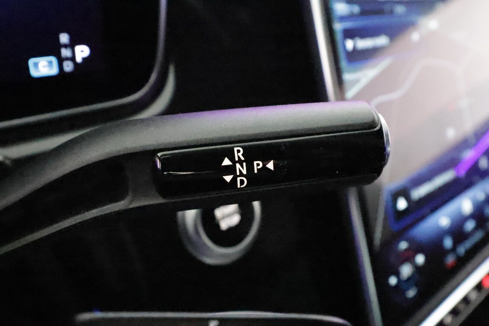 MERCEDES-BENZ EQE 2023 300 89kWh Avantgarde *Burmester / Distronic / Digital Lights / 360° / Muistinahat / Navi / Kaistavahti / Keyless* - Kahdet Renkaat