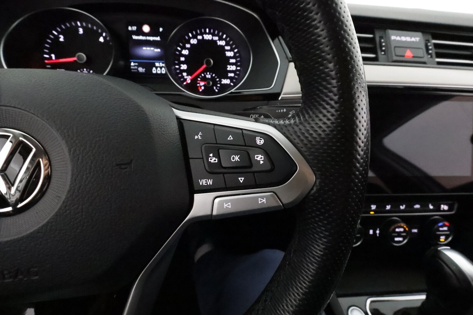 VOLKSWAGEN PASSAT 2020 2.0tdi 4Motion DSG Alltrack 190hv *ACC / Webasto / IQ.Light / Koukku / P.kamera / Navi / Puolinahat* - Kahdet renkaat aluvanteilla