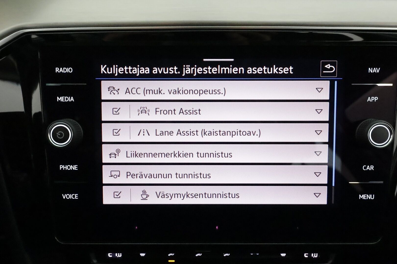 VOLKSWAGEN PASSAT 2020 2.0tdi 4Motion DSG Alltrack 190hv *ACC / Webasto / IQ.Light / Koukku / P.kamera / Navi / Puolinahat* - Kahdet renkaat aluvanteilla