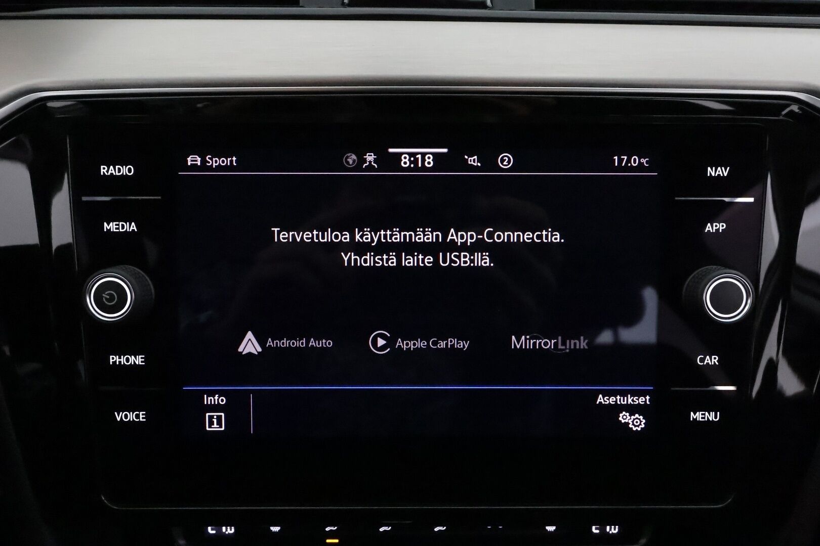 VOLKSWAGEN PASSAT 2020 2.0tdi 4Motion DSG Alltrack 190hv *ACC / Webasto / IQ.Light / Koukku / P.kamera / Navi / Puolinahat* - Kahdet renkaat aluvanteilla