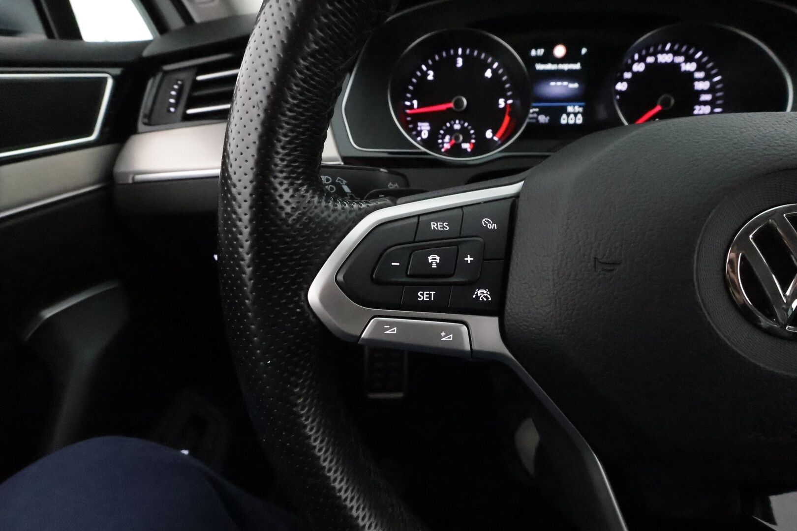 VOLKSWAGEN PASSAT 2020 2.0tdi 4Motion DSG Alltrack 190hv *ACC / Webasto / IQ.Light / Koukku / P.kamera / Navi / Puolinahat* - Kahdet renkaat aluvanteilla