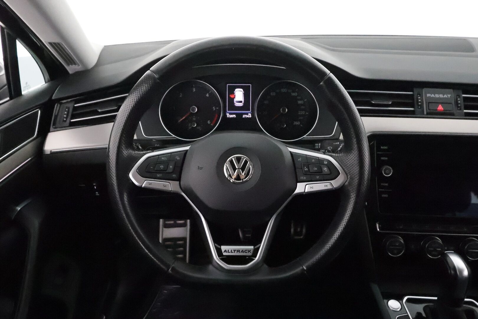 VOLKSWAGEN PASSAT 2020 2.0tdi 190hv 4Motion Alltrack Executive *ACC / IQ.Light / P.kamera / Navi / Koukku / Webasto / Nahat* - Kahdet renkaat aluvanteilla