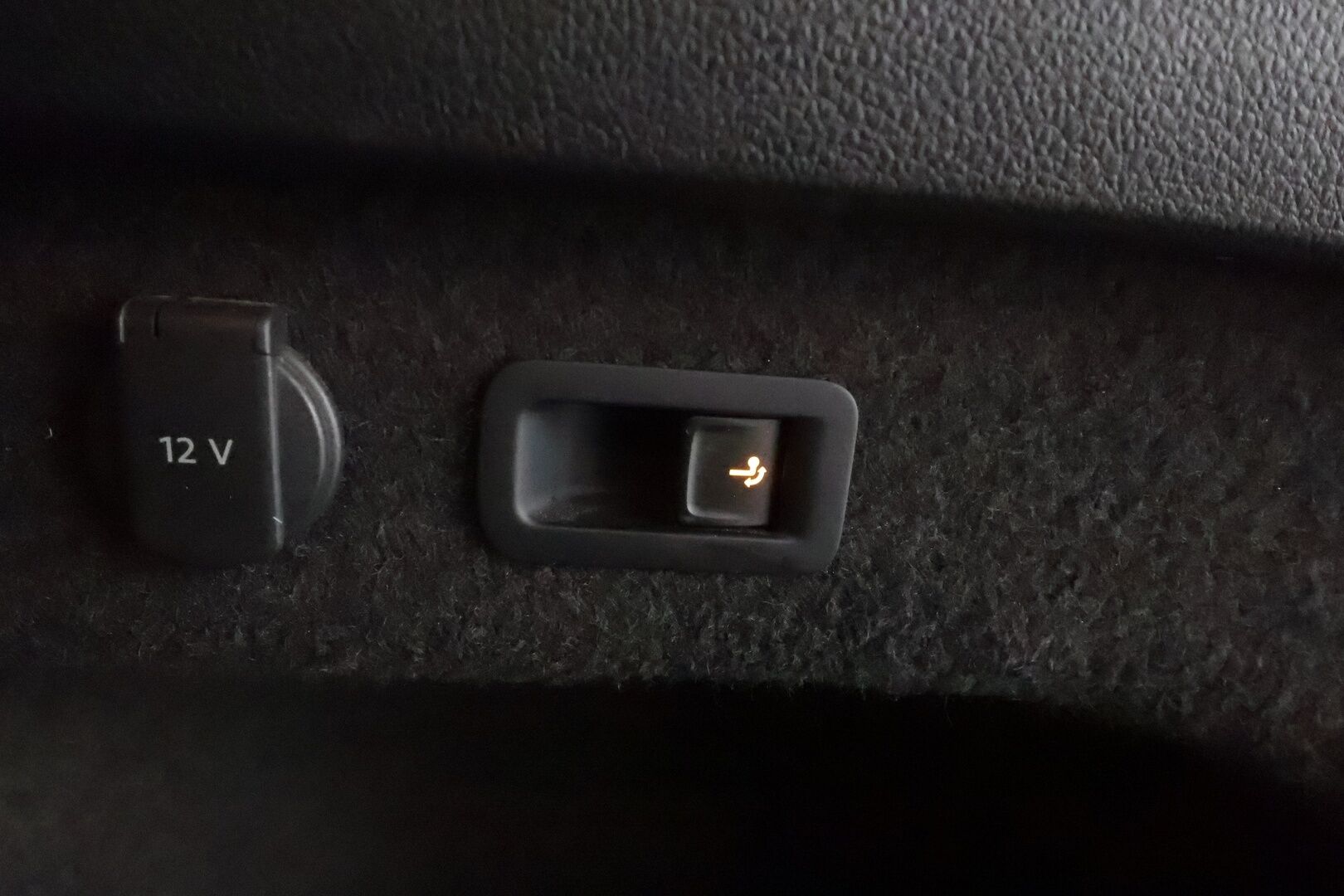 VOLKSWAGEN PASSAT 2020 2.0tdi 190hv 4Motion Alltrack Executive *ACC / IQ.Light / P.kamera / Navi / Koukku / Webasto / Nahat* - Kahdet renkaat aluvanteilla - HULLU BLACKWEEK KORKOTARJOUS 2,49%