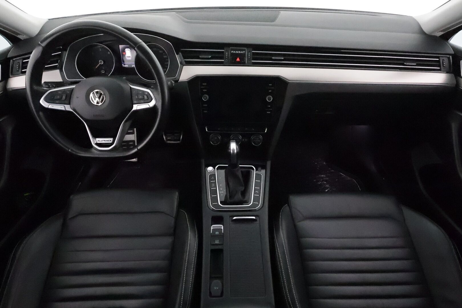 VOLKSWAGEN PASSAT 2020 2.0tdi 190hv 4Motion Alltrack Executive *ACC / IQ.Light / P.kamera / Navi / Koukku / Webasto / Nahat* - Kahdet renkaat aluvanteilla
