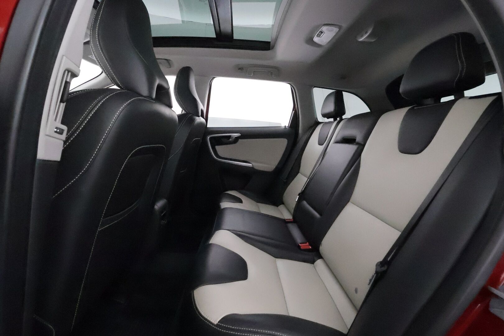 Volvo XC60 2016 D4 AWD Business Summum aut *ACC / Panorama / Four-C / Aktiiv.Xenon / BLIS / H&K / Koukku / Webasto / Muistipenkki* - Kahdet renkaat aluvanteilla