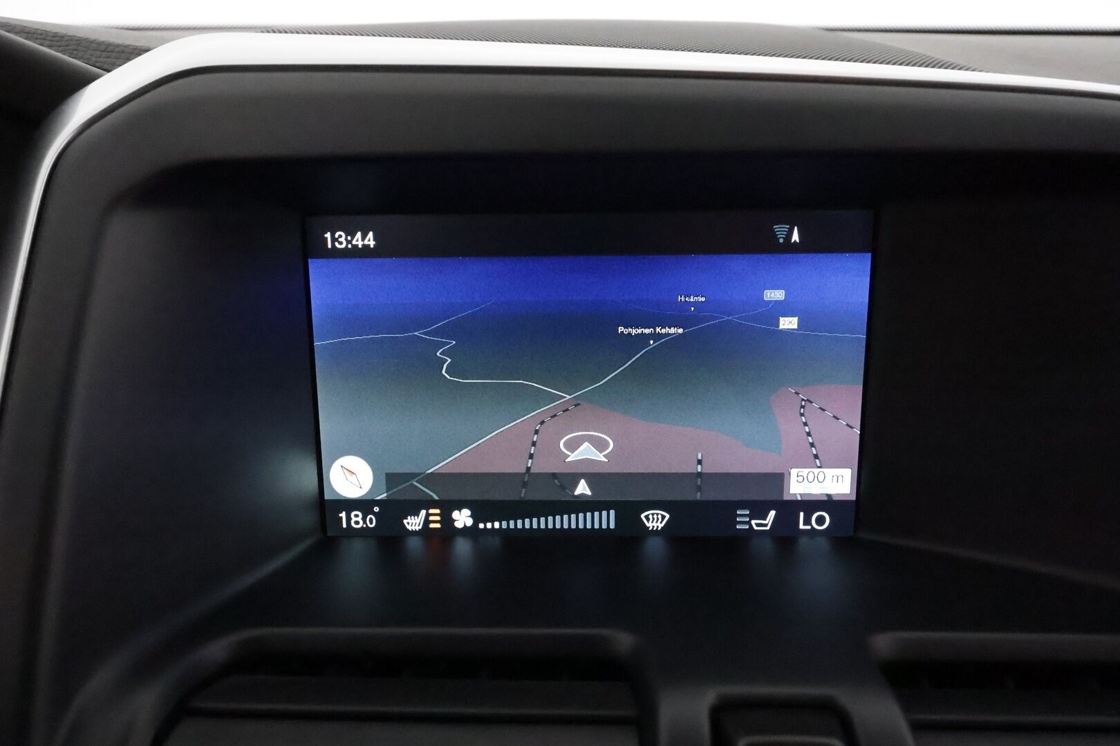 Volvo XC60 2016 D4 AWD Business Summum aut *ACC / Panorama / Four-C / Aktiiv.Xenon / BLIS / H&K / Koukku / Webasto / Muistipenkki* - Kahdet renkaat aluvanteilla