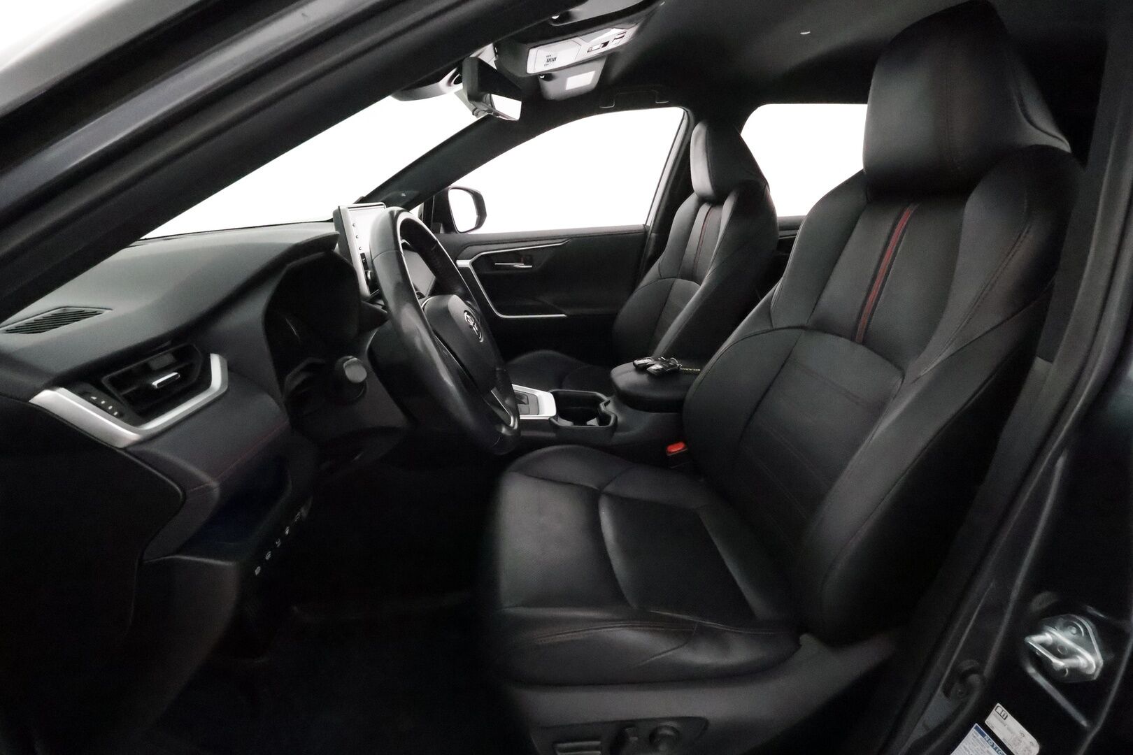 TOYOTA RAV4 PLUG-IN 2021 2,5 Hybrid Premium *ACC / JBL / HUD / Muistipenkki / Ilmastoidut nahat / Koukku / LED / 360° / KeylessGo* - Kahdet renkaat aluvanteilla