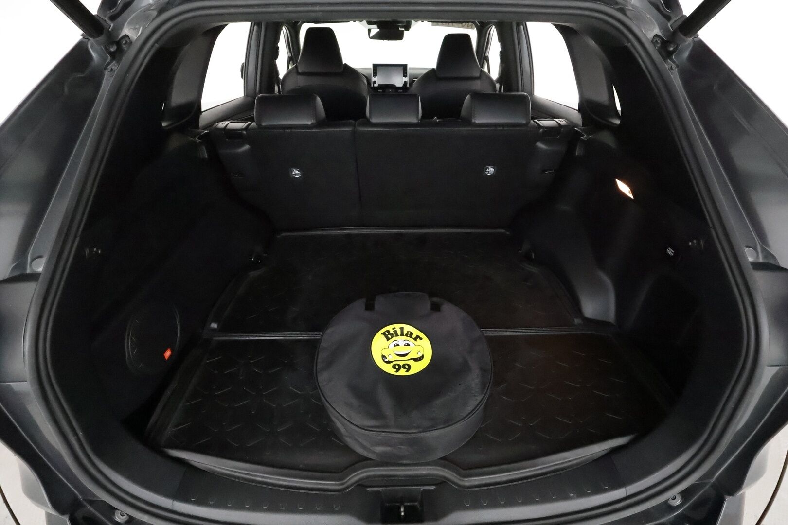 TOYOTA RAV4 PLUG-IN 2021 2,5 Hybrid Premium *ACC / JBL / HUD / Muistipenkki / Ilmastoidut nahat / Koukku / LED / 360° / KeylessGo* - Kahdet renkaat aluvanteilla