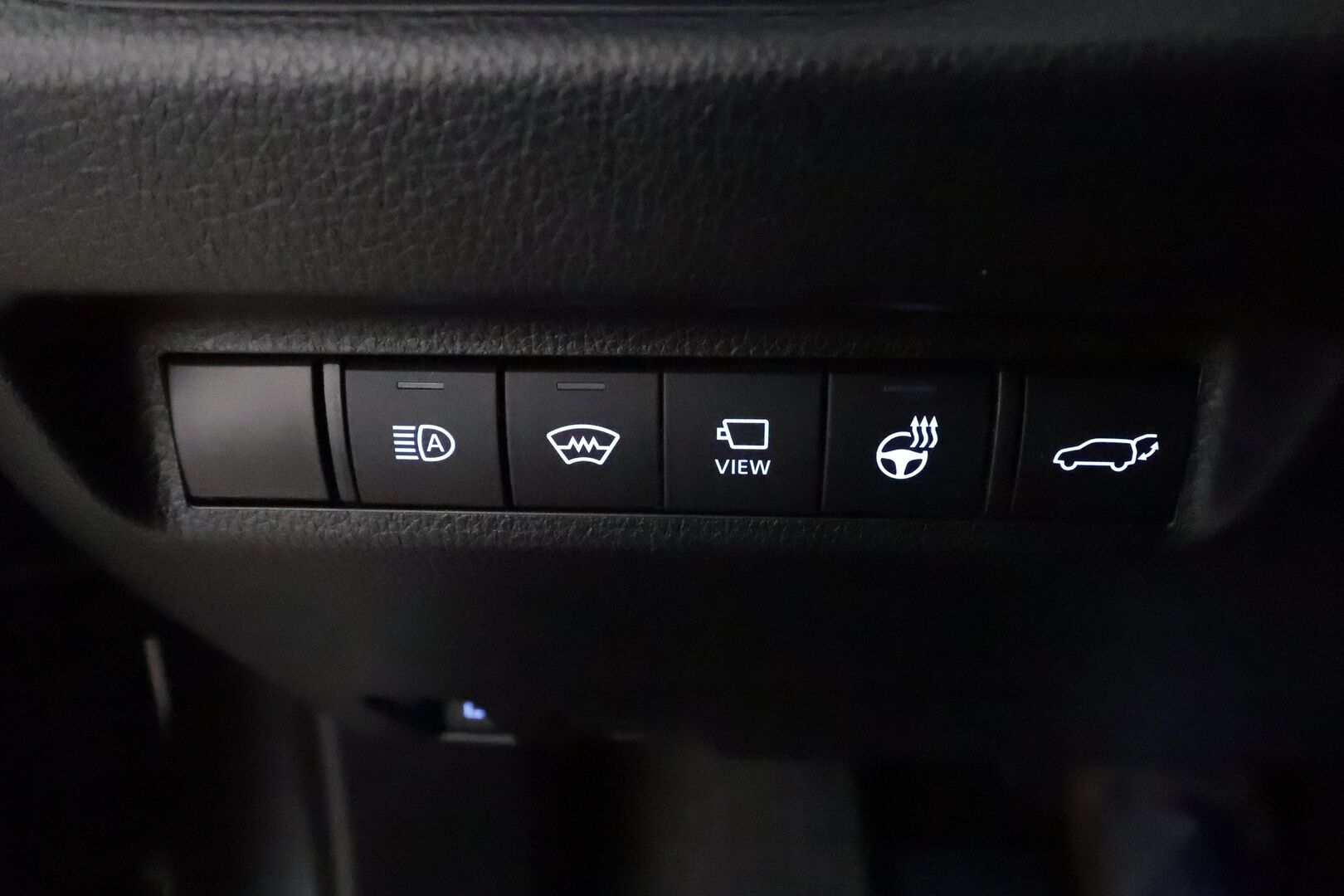 TOYOTA RAV4 PLUG-IN 2021 2,5 Hybrid Premium *ACC / JBL / HUD / Muistipenkki / Ilmastoidut nahat / Koukku / LED / 360° / KeylessGo* - Kahdet renkaat aluvanteilla