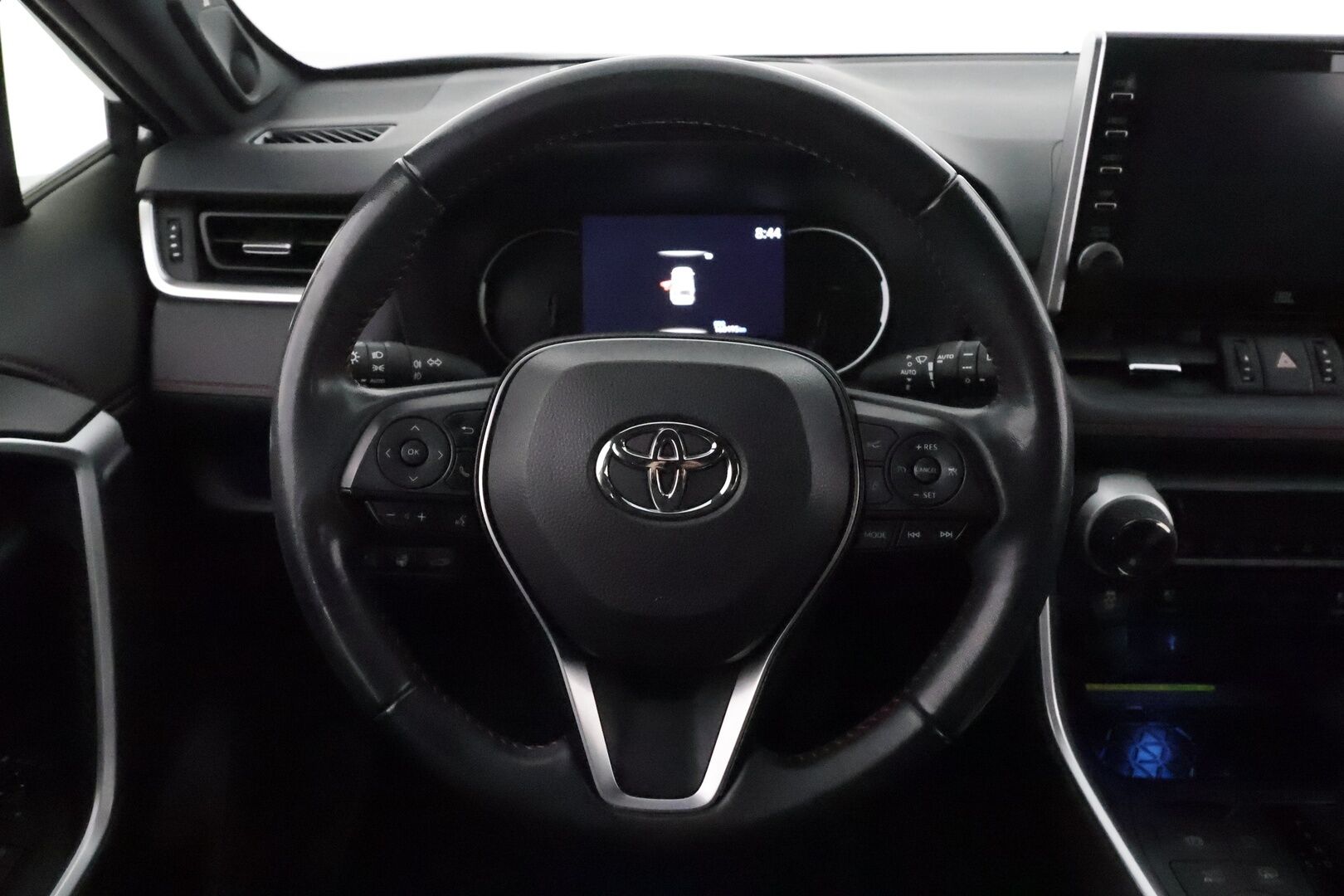 TOYOTA RAV4 PLUG-IN 2021 2,5 Hybrid Premium *ACC / JBL / HUD / Muistipenkki / Ilmastoidut nahat / Koukku / LED / 360° / KeylessGo* - Kahdet renkaat aluvanteilla