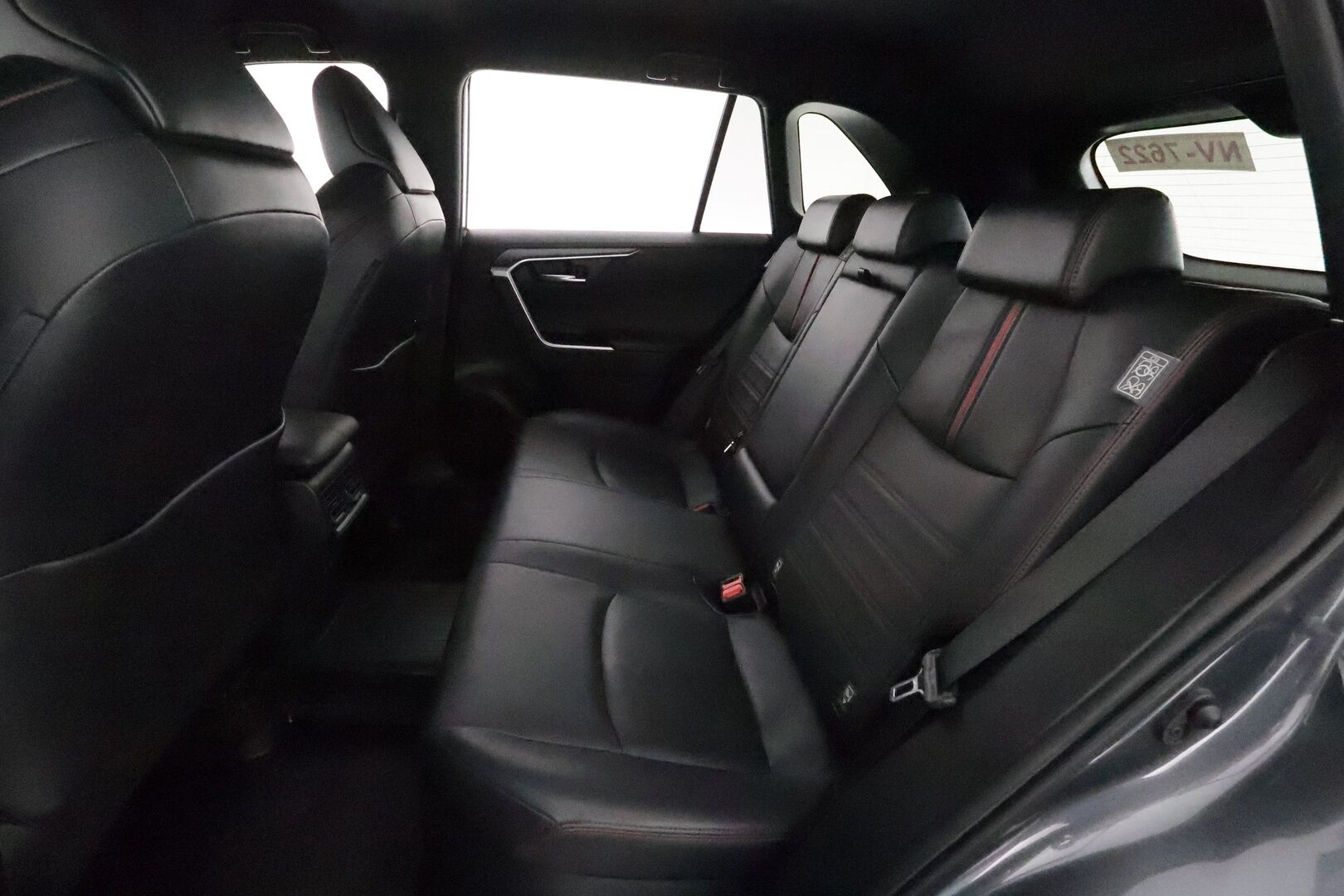 TOYOTA RAV4 PLUG-IN 2021 2,5 Hybrid Premium *ACC / JBL / HUD / Muistipenkki / Ilmastoidut nahat / Koukku / LED / 360° / KeylessGo* - Kahdet renkaat aluvanteilla