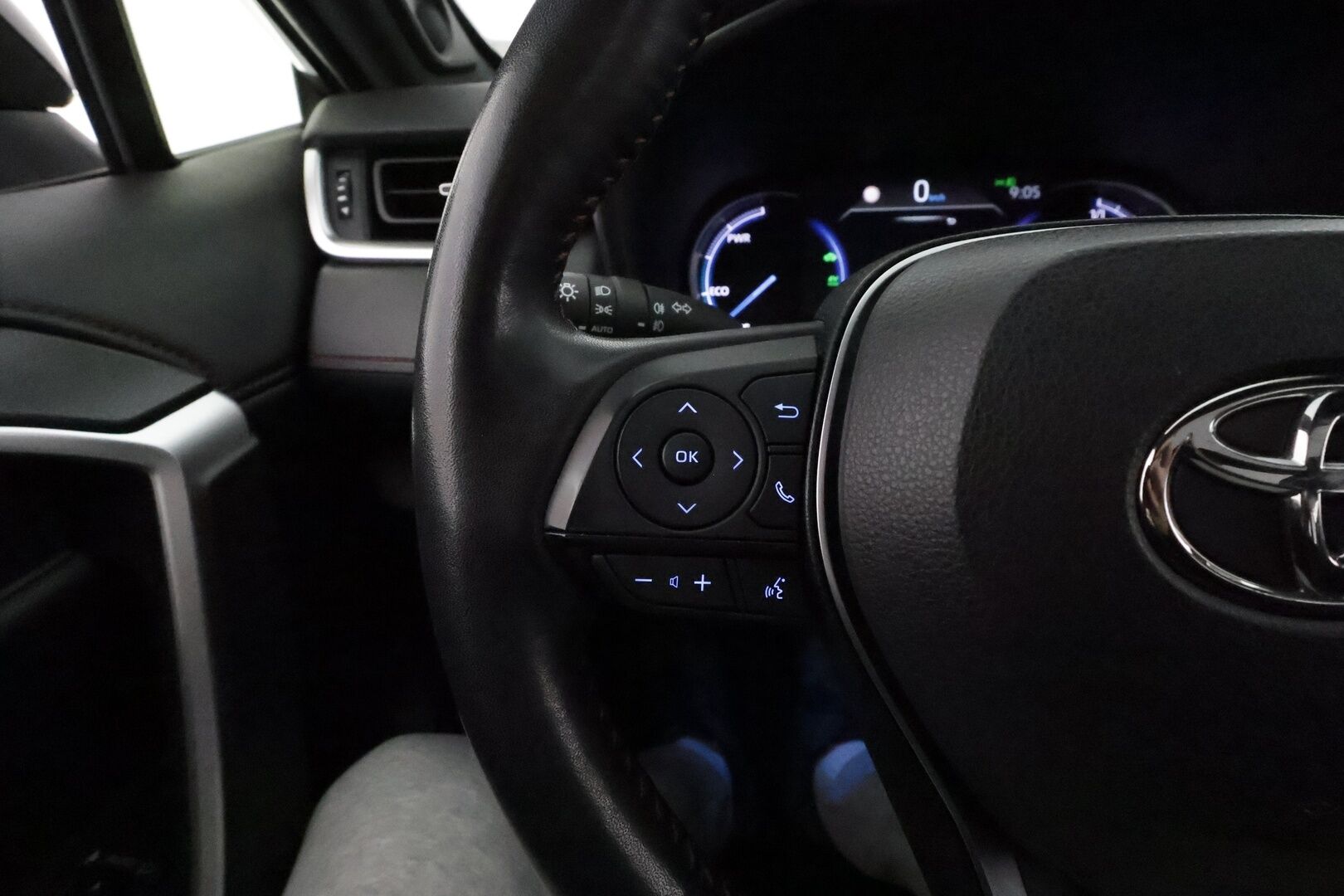 TOYOTA RAV4 PLUG-IN 2020 2,5 Hybrid Premium *ACC / HUD / Panorama / 360° / Ilmastoidut nahat / Muistipenkki / JBL / LED / Navi / KeylessGo* - Kahdet renkaat aluvanteilla / Merkkihuollettu