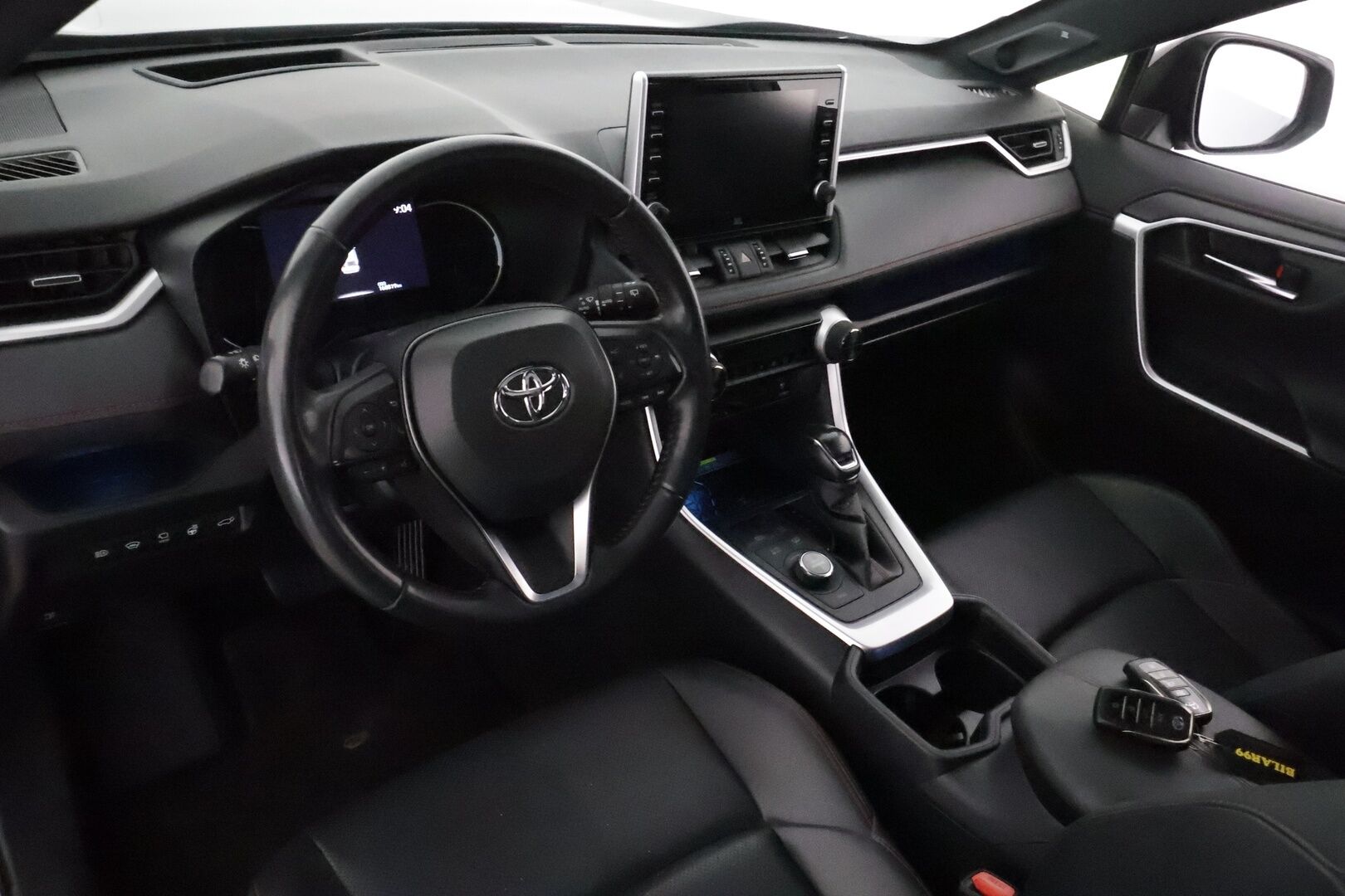 TOYOTA RAV4 PLUG-IN 2020 2,5 Hybrid Premium *ACC / HUD / Panorama / 360° / Ilmastoidut nahat / Muistipenkki / JBL / LED / Navi / KeylessGo* - Kahdet renkaat aluvanteilla / Merkkihuollettu