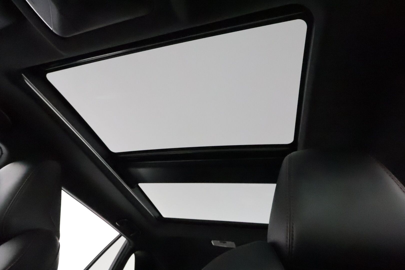 TOYOTA RAV4 PLUG-IN 2020 2,5 Hybrid Premium *ACC / HUD / Panorama / 360° / Ilmastoidut nahat / Muistipenkki / JBL / LED / Navi / KeylessGo* - Kahdet renkaat aluvanteilla / Merkkihuollettu