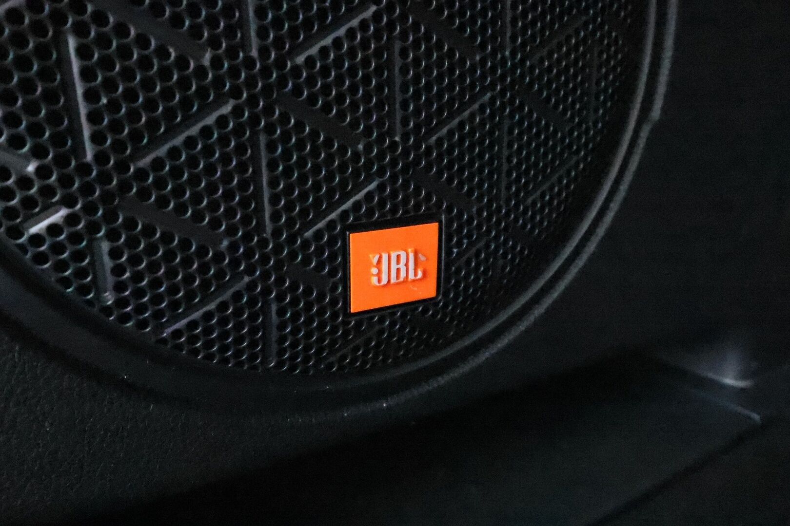 TOYOTA RAV4 PLUG-IN 2020 2,5 Hybrid Premium *ACC / HUD / Panorama / 360° / Ilmastoidut nahat / Muistipenkki / JBL / LED / Navi / KeylessGo* - Kahdet renkaat aluvanteilla / Merkkihuollettu