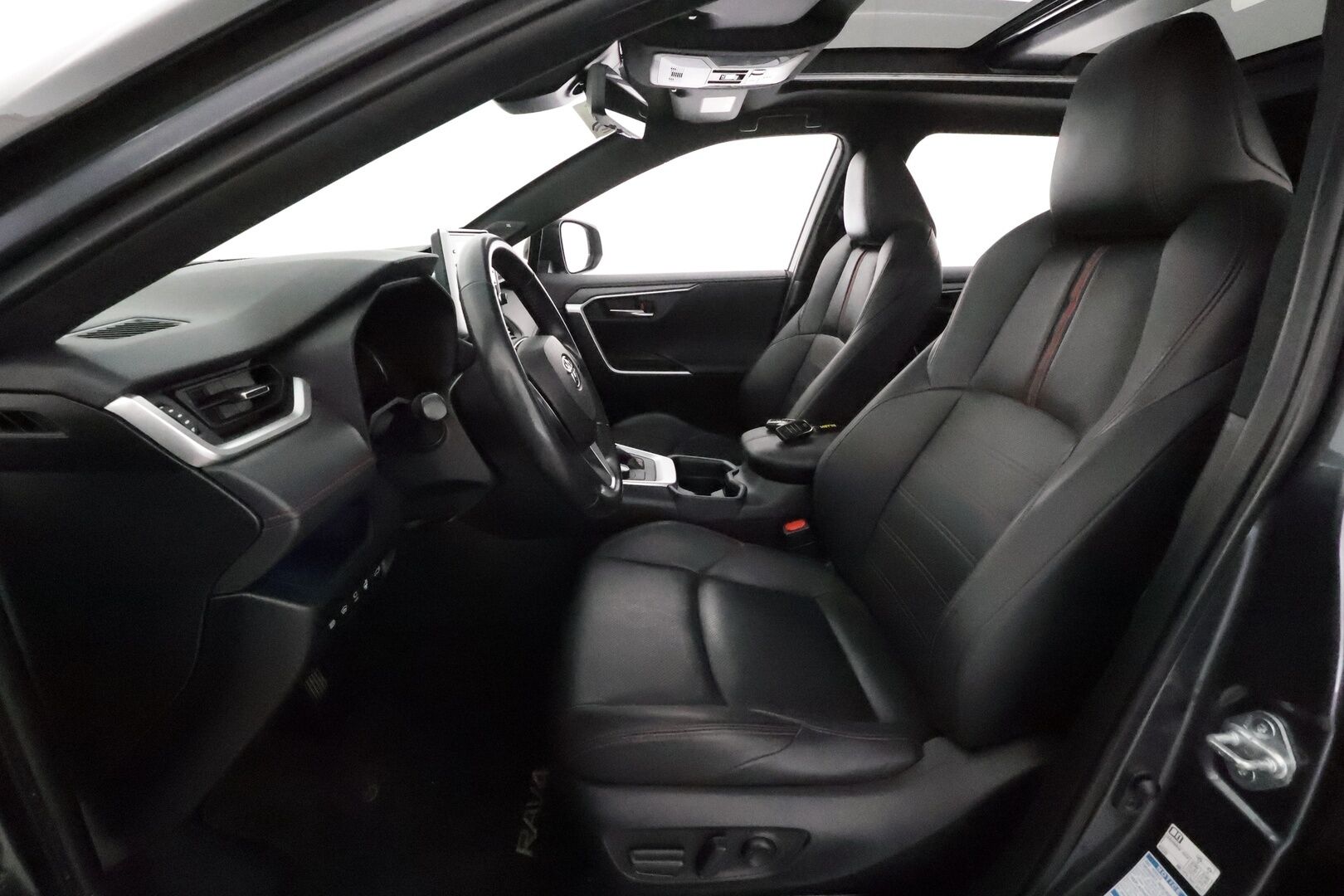 TOYOTA RAV4 PLUG-IN 2020 2,5 Hybrid Premium *ACC / HUD / Panorama / 360° / Ilmastoidut nahat / Muistipenkki / JBL / LED / Navi / KeylessGo* - Kahdet renkaat aluvanteilla / Merkkihuollettu