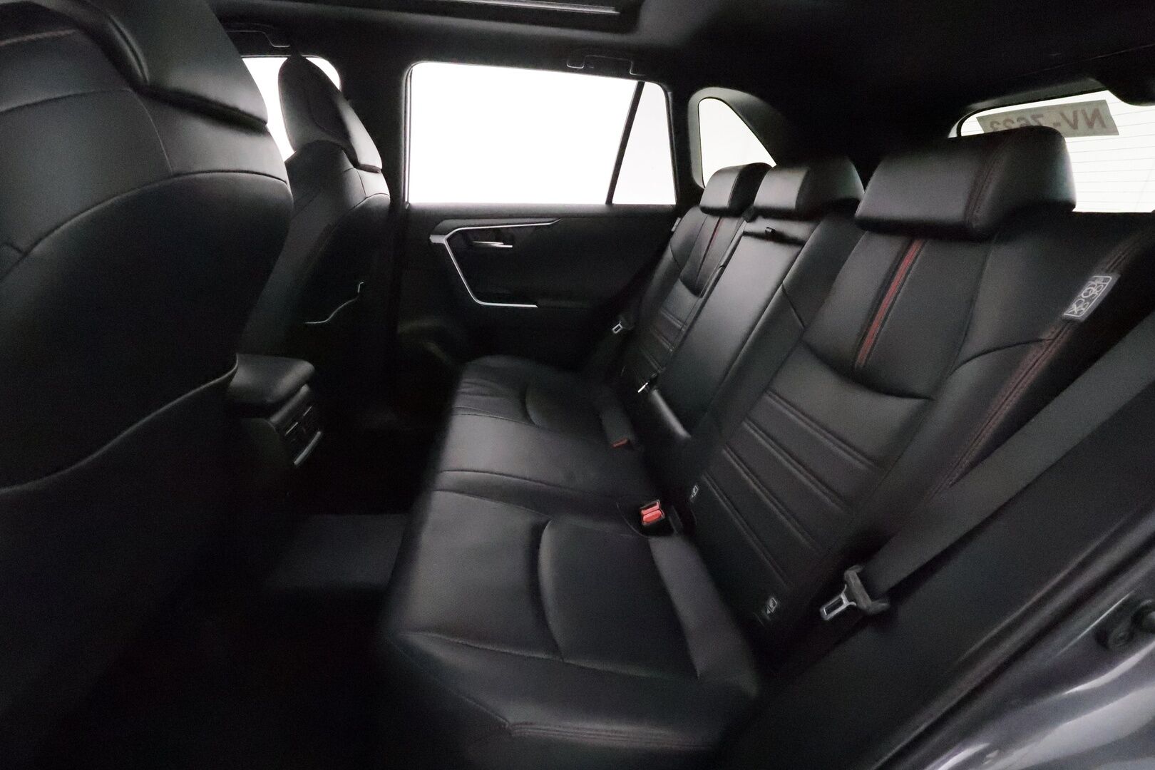TOYOTA RAV4 PLUG-IN 2020 2,5 Hybrid Premium *ACC / HUD / Panorama / 360° / Ilmastoidut nahat / Muistipenkki / JBL / LED / Navi / KeylessGo* - Kahdet renkaat aluvanteilla / Merkkihuollettu