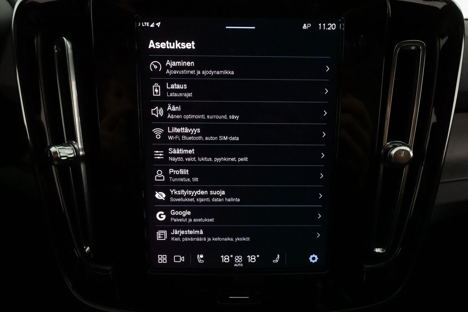 Volvo C40 2023 Recharge Twin Motor Ultimate *H&K / ILP / Koukku / Lasikatto / ACC / LED / 360° / Sportpenkki Muistilla / Google Maps* - *HUIPPU KAMOILLA*