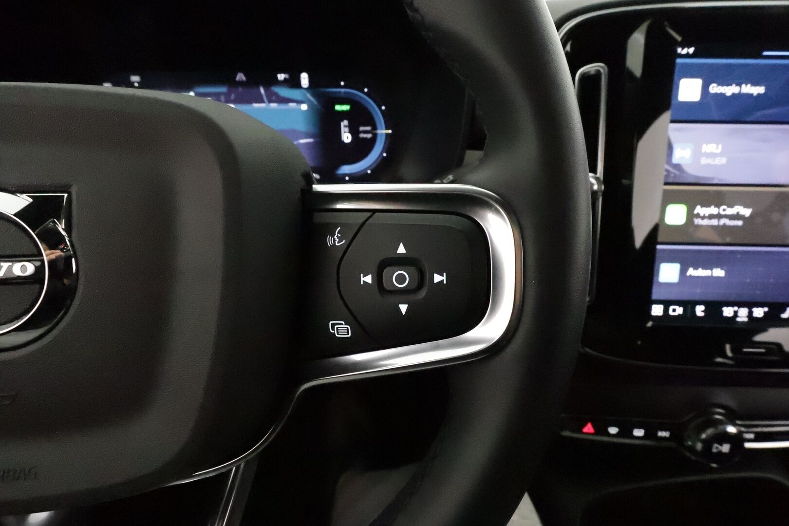 Volvo C40 2023 Recharge Twin Motor Ultimate *H&K / ILP / Koukku / Lasikatto / ACC / LED / 360° / Sportpenkki Muistilla / Google Maps* - *HUIPPU KAMOILLA*