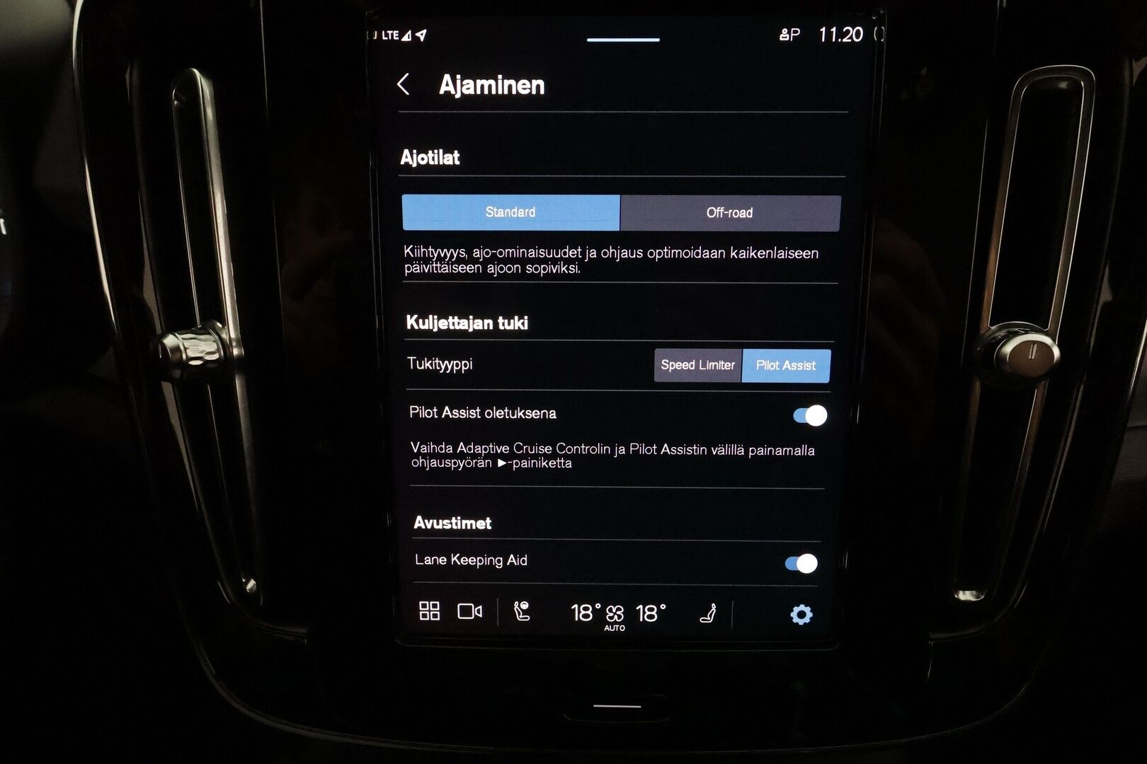 Volvo C40 2023 Recharge Twin Motor Ultimate *H&K / ILP / Koukku / Lasikatto / ACC / LED / 360° / Sportpenkki Muistilla / Google Maps* - *HUIPPU KAMOILLA*